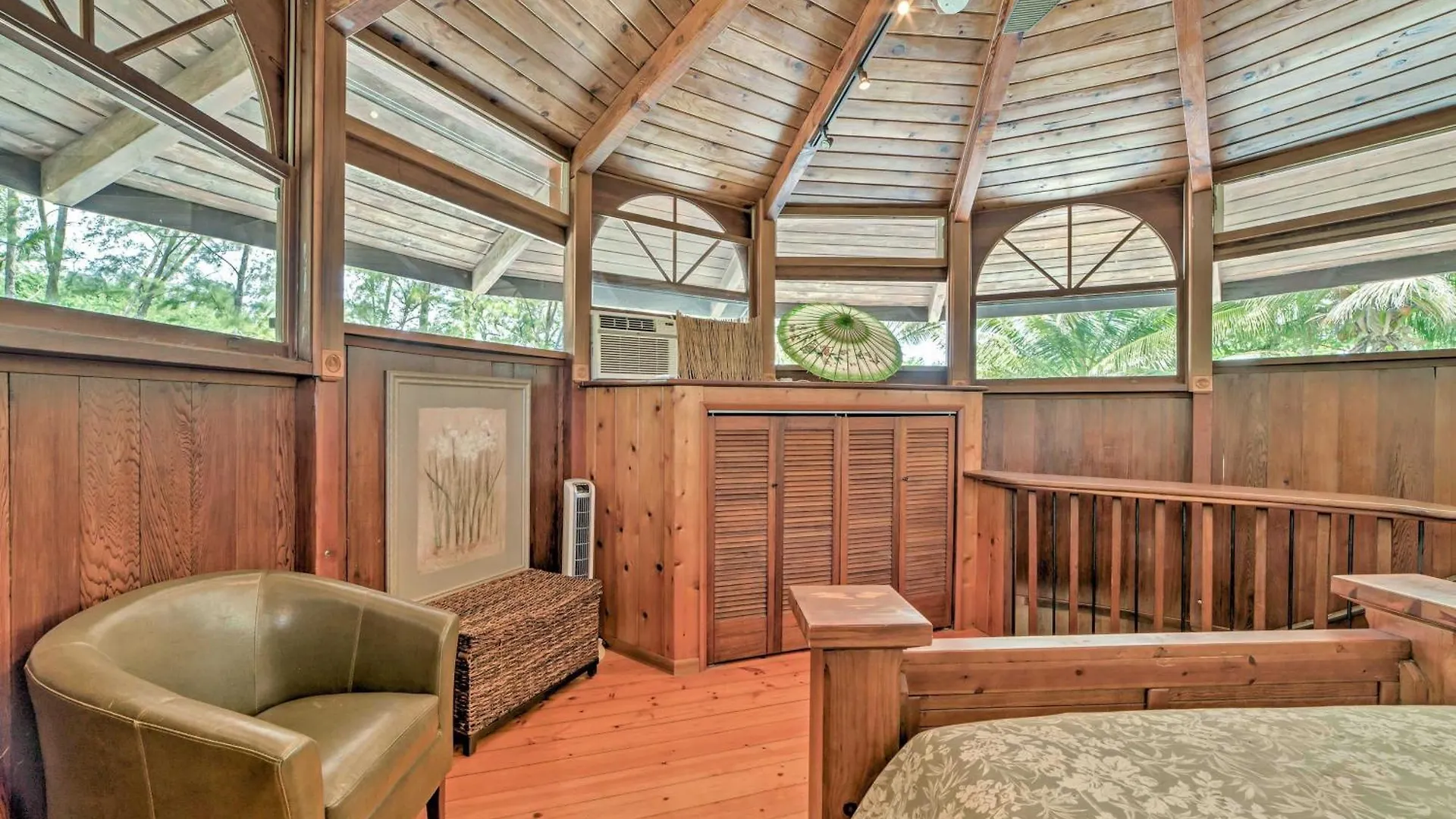 Holiday home Tropical Cabana With Deck, Hot Tub And Lush Scenery! Keaau