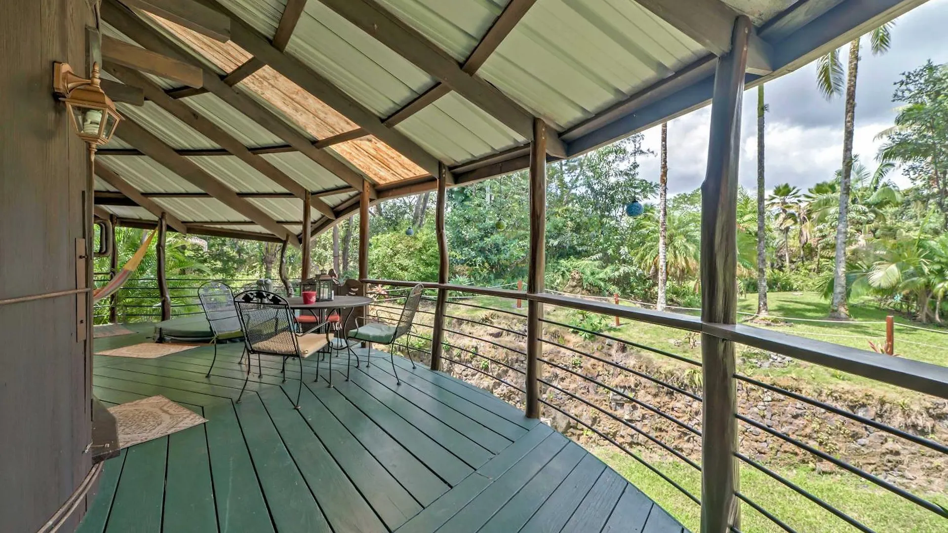 Tropical Cabana With Deck, Hot Tub And Lush Scenery! Keaau Holiday home