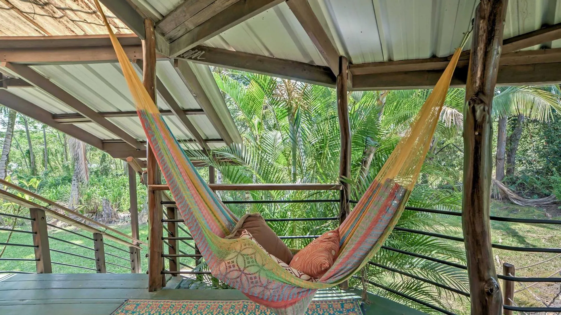 Tropical Cabana With Deck, Hot Tub And Lush Scenery! Keaau