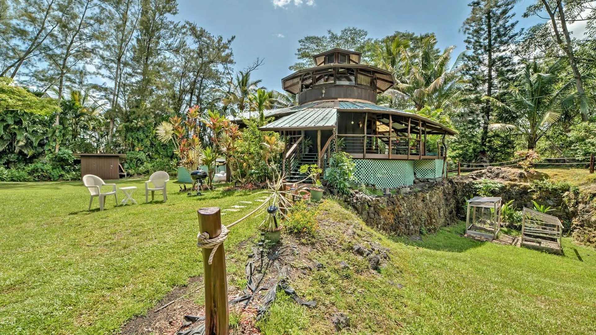 Holiday home Tropical Cabana With Deck, Hot Tub And Lush Scenery! Keaau