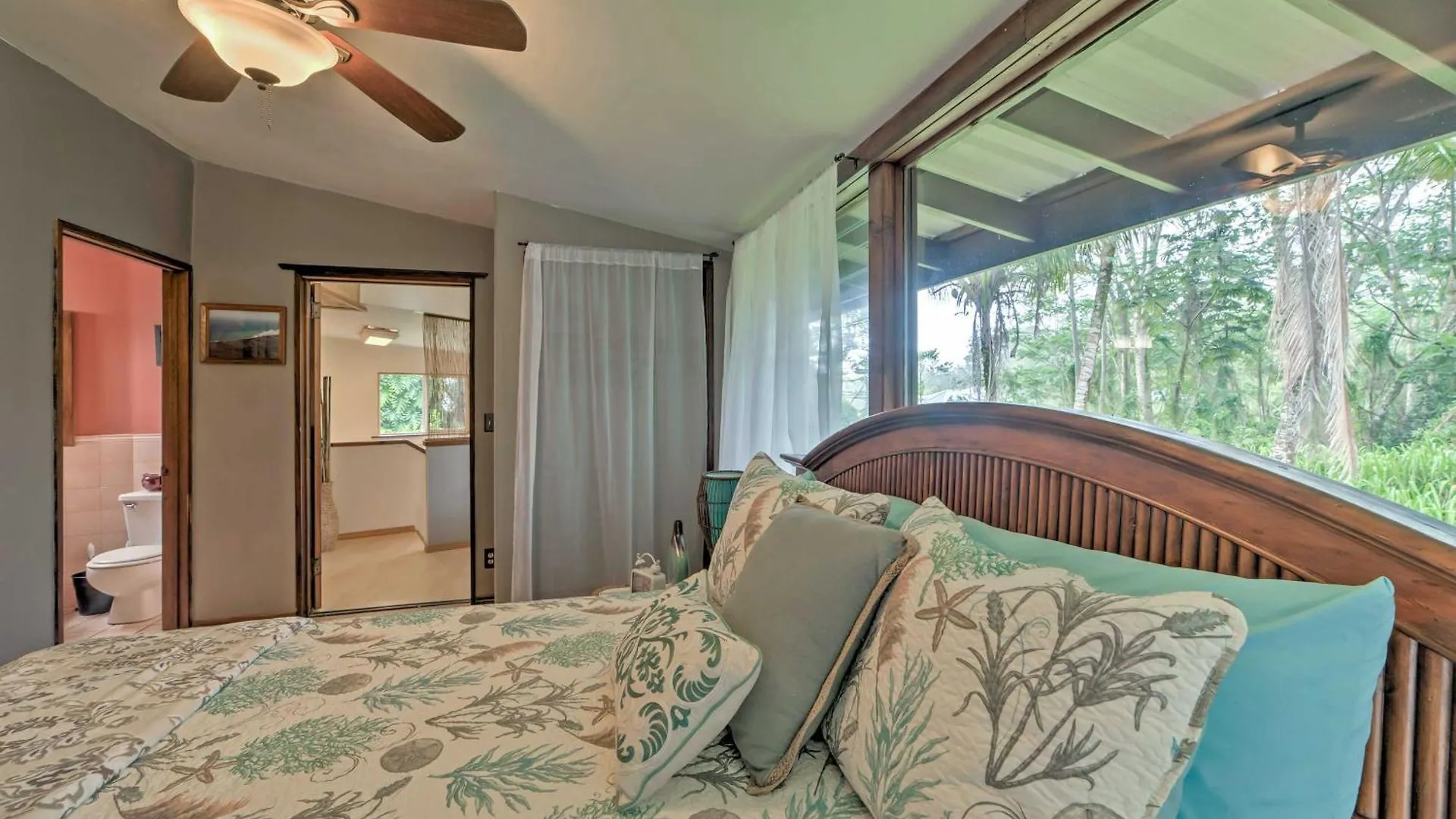 Tropical Cabana With Deck, Hot Tub And Lush Scenery! Keaau Holiday home